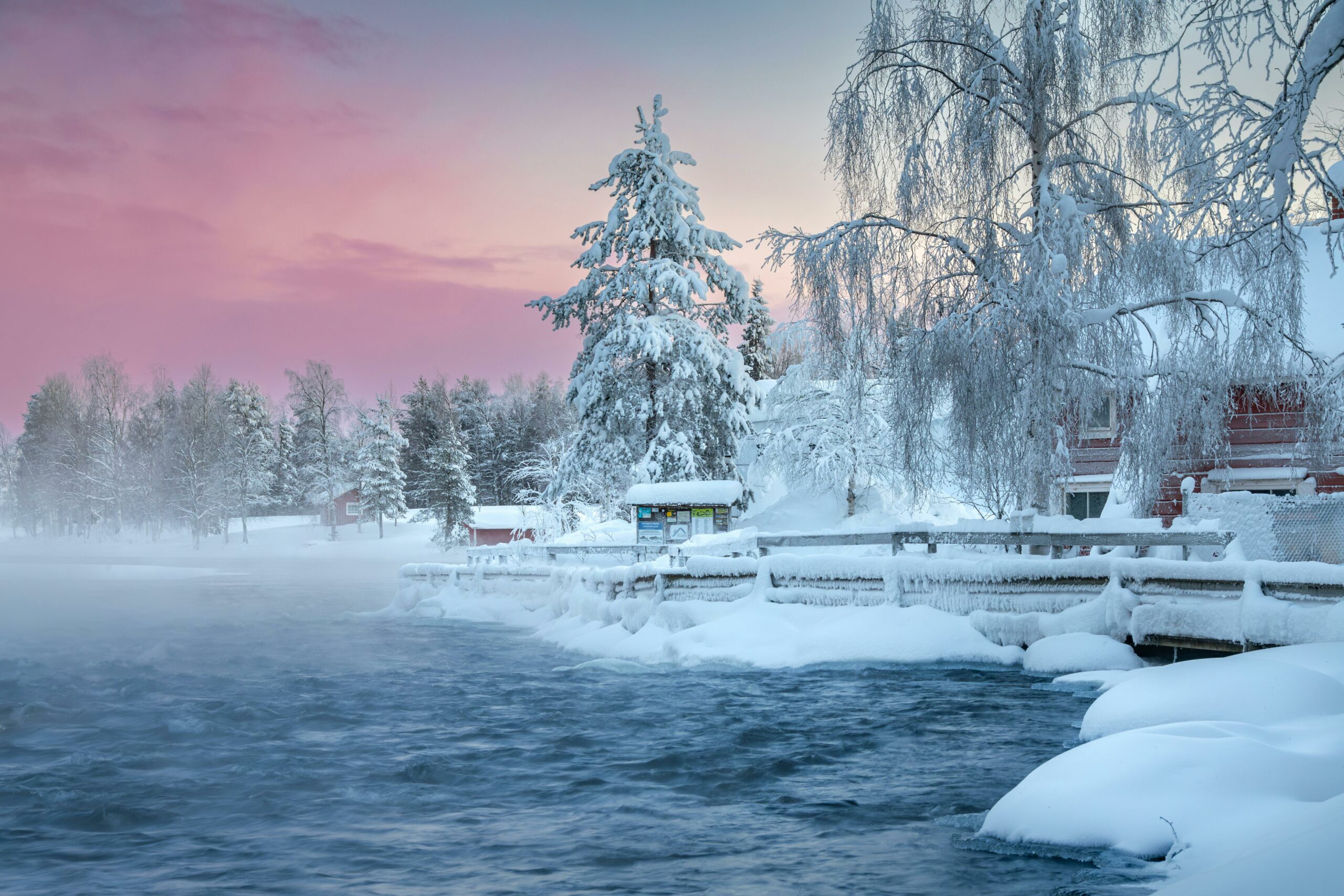 Winterwunderland An Einem Zugefrorenen Fluss