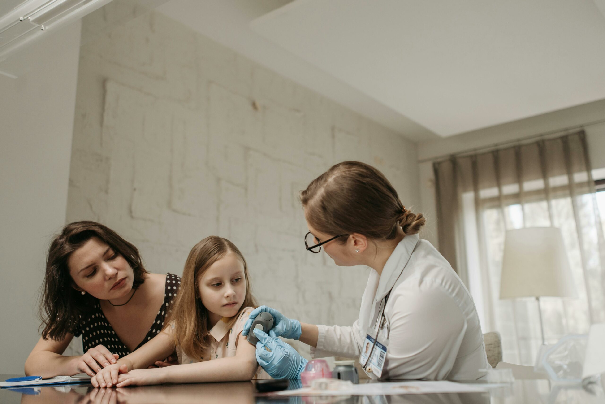 Kostenloses Stock Foto zu arzt, arzt und patient, Arzt-Patienten-Interaktion